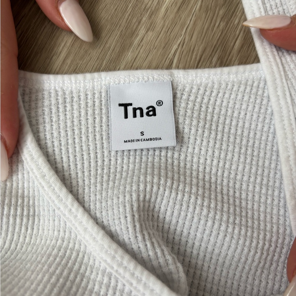 TNA White Ribbed Crop Tank Top - Picture 2 of 2